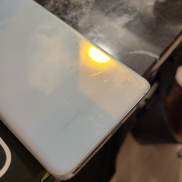 Samsung s10 - Picture 3 of 5